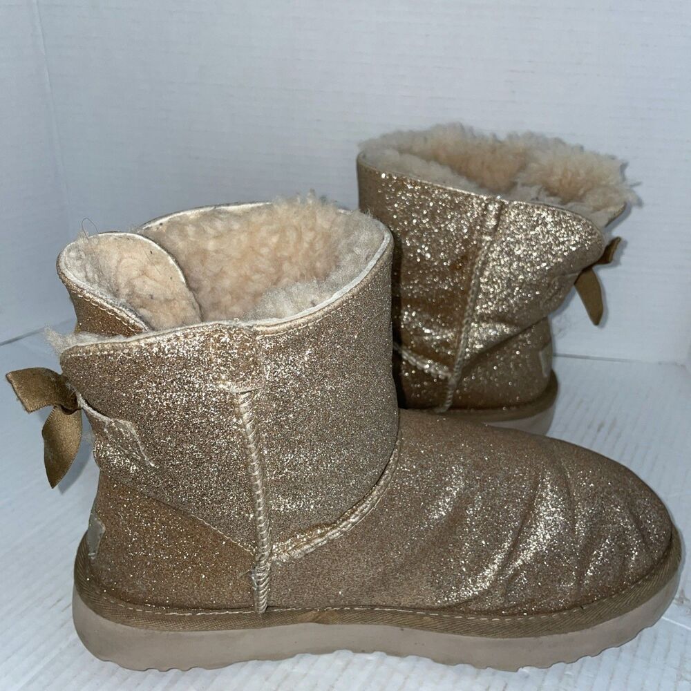 UGG Boots Women's Size 9 Gold Classic Short Bows Sparkle Shearling Mini Bailey - Picture 7 of 13
